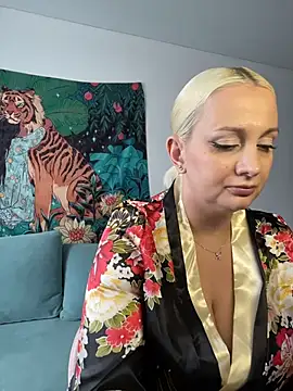 Avery_Wilson live cam on StripChat
