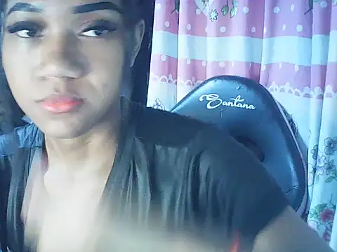 Emma_Arisha live cam on StripChat