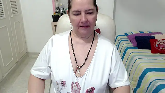 leonela_69 live cam preview