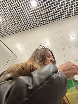 Jucie_Boom live sex cam