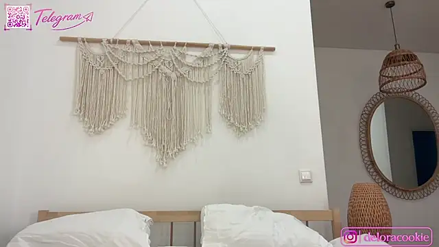 delorathecookiee live cam on StripChat