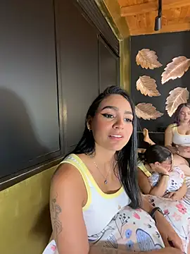 Ashlyrouxx live sex cam