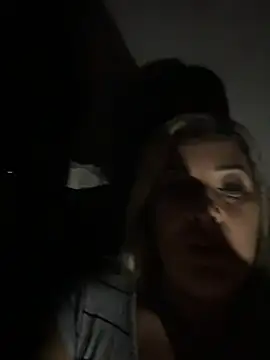 lindinha-sexy live cam preview
