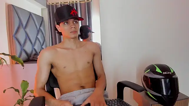 Ithan_Hott webcam