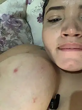Gordinhaputaa live cam on StripChat