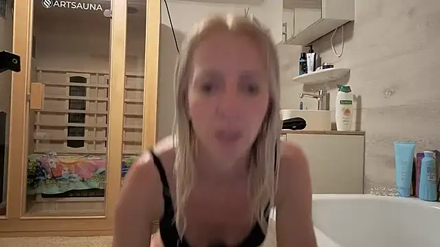 PinkladyCora
