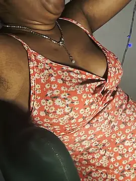 DIRTYSECRET_QUEEN_07