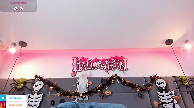 Eevee_Taylor live sex cam