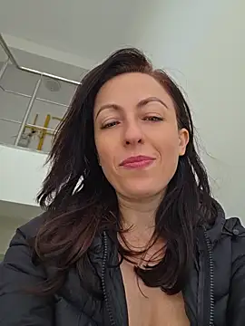 Risky_woman