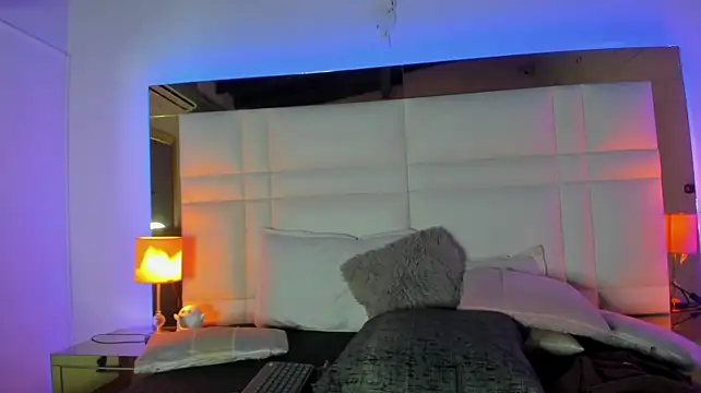Brenda_Thomp live cam on StripChat