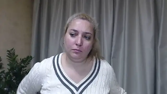 sweetpussy13 live cam on StripChat