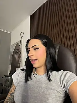 Hilary_pinkk