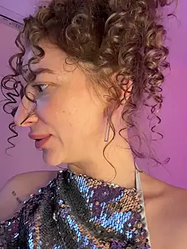 AlexaVee_
