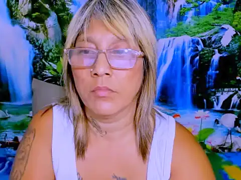 indianroxy live cam on StripChat