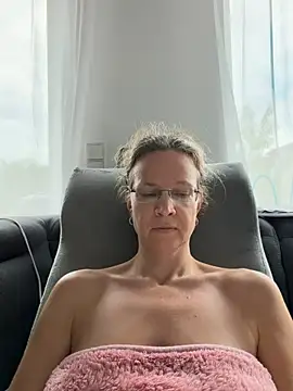 AnnikaRose live sex cam