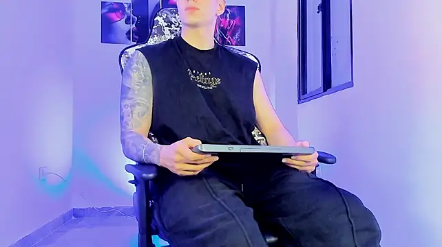 eithan_boy_ webcam