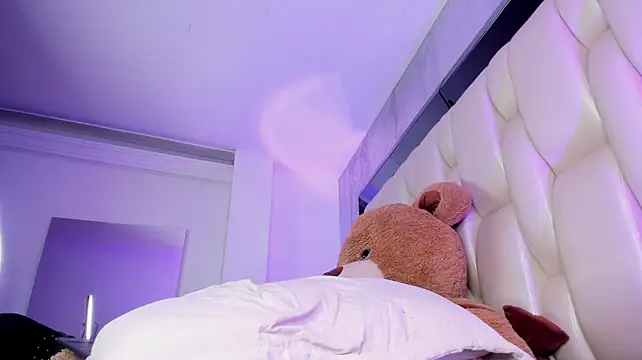 Shanezka webcam stripchat model stream image