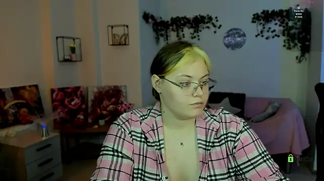 nikole_kitt live