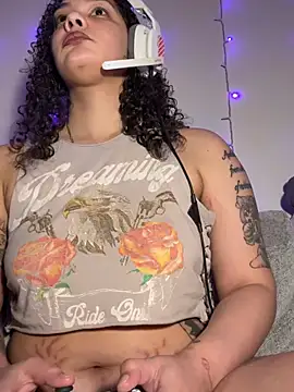 tastylolaaa live