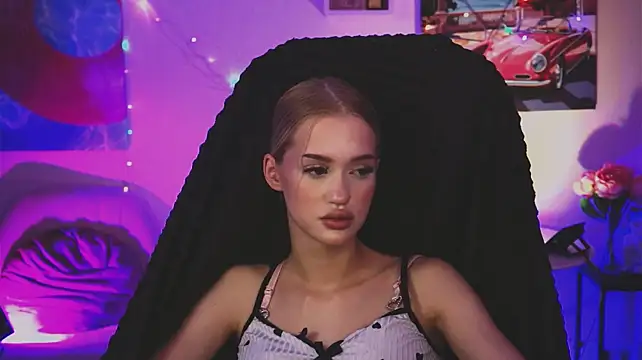angelaholmes live