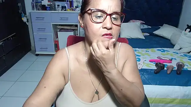 pervert_mommy_ live cam on StripChat