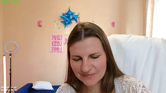 Mirabelle_Velvet webcam
