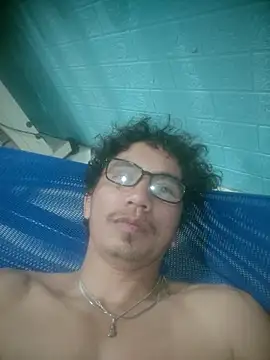 traiwe06 live cam on StripChat