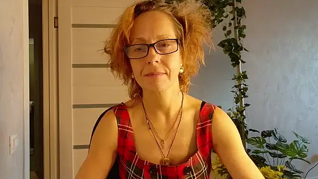 LioraWeiss live cam preview