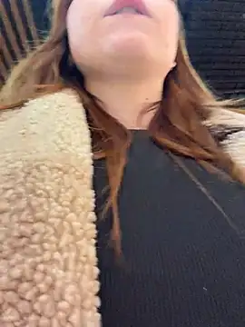 slaviccandy (F teen) - flash boobies in public mall