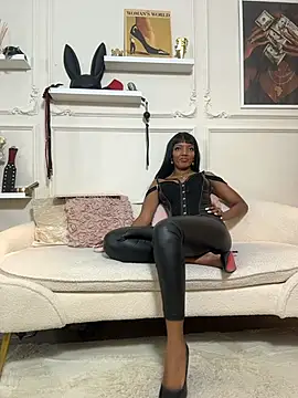 Live-Webcam-Show mit GoddessDreea - Interaktive Lovense-Toys verfügbar