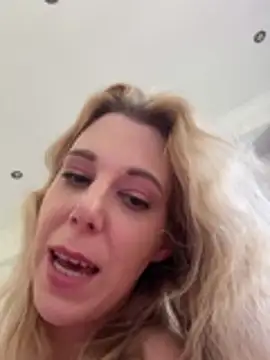 PrincessKikiZa live sex cam