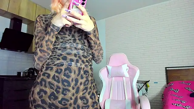 _Alice_Kitty live cam on StripChat