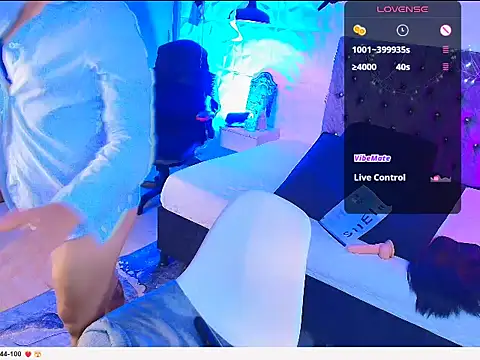 rogers_333_dl live cam on StripChat