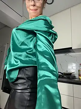 CurlyLara live sex cam