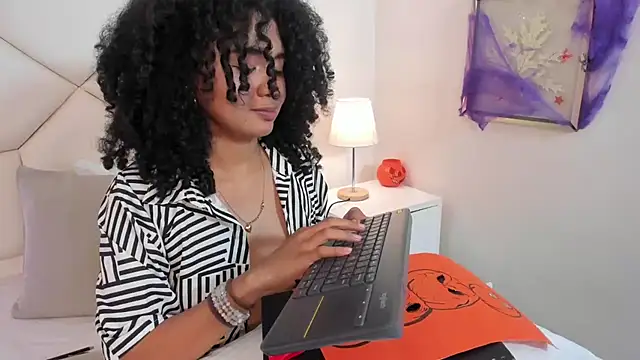 Kiraspell live cam preview