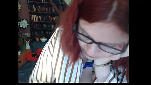 PlayfullMature live cam on StripChat