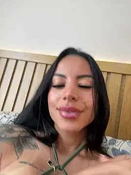 Morenaviip live cam on StripChat