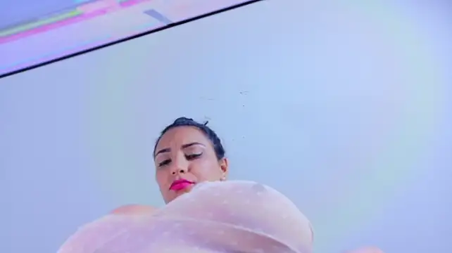 Slutty_hugetits