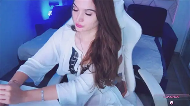 AmbraEnms live cam on StripChat