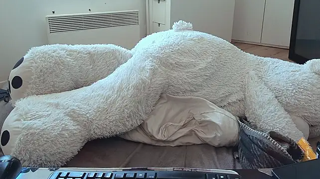 CeriseLapine live cam preview
