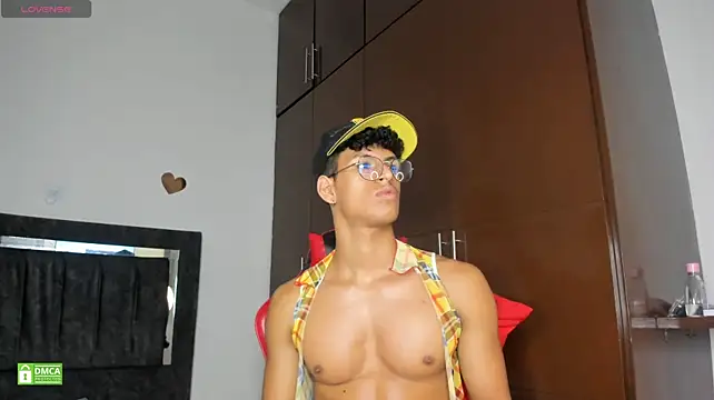 Nicolas_AthleticBoy