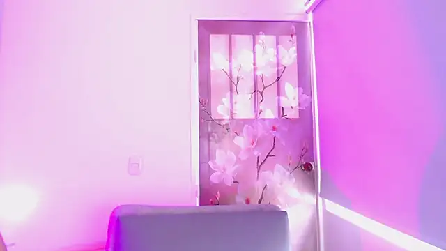 milfrousse live cam preview