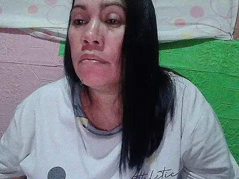 _hotmom_xx live cam on StripChat