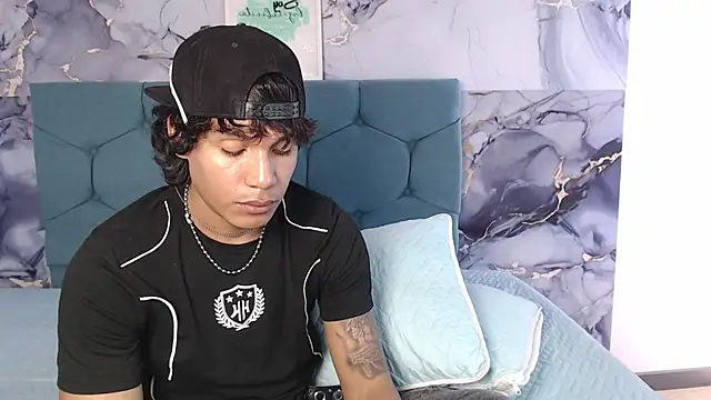 MaximilianRoth live cam on StripChat