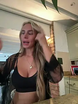 BellaGreenxo live cam on StripChat