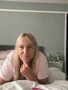 Blondnboujee53 live cam preview