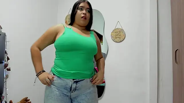 Isabella_18 live cam preview