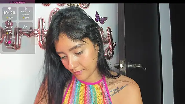 charlottekiss99 live cam on StripChat