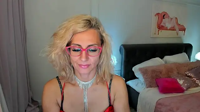 MuseOfStage live cam on StripChat