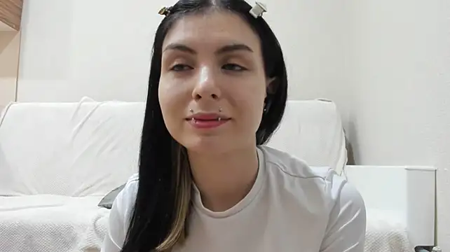 ErlinaBuoy live cam on StripChat